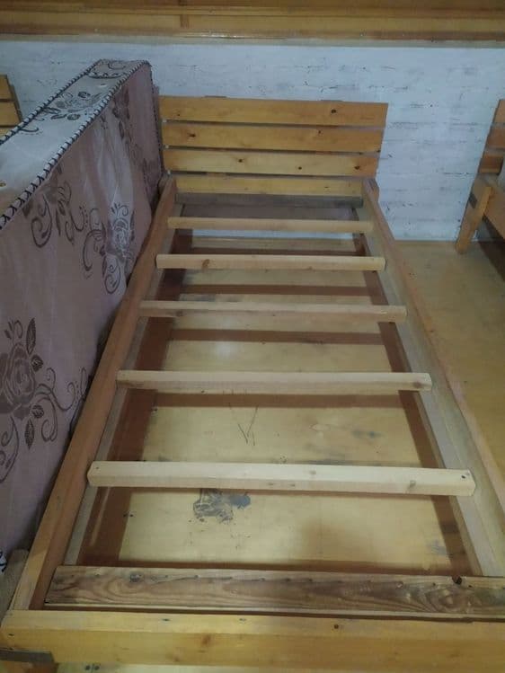 Продаётся односпальная кровать, сделана из 100% дерева,с матрасом. — 4
