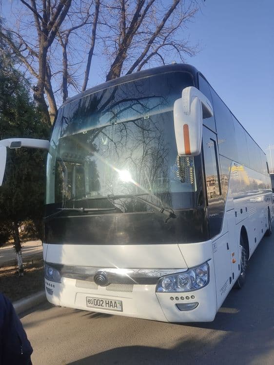 На туристических автобусе Mercedes-Benz и  Yotong заказ — 1