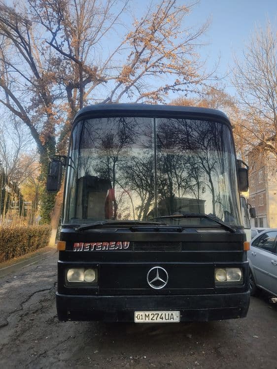 На туристических автобусе Mercedes-Benz и  Yotong заказ — 2