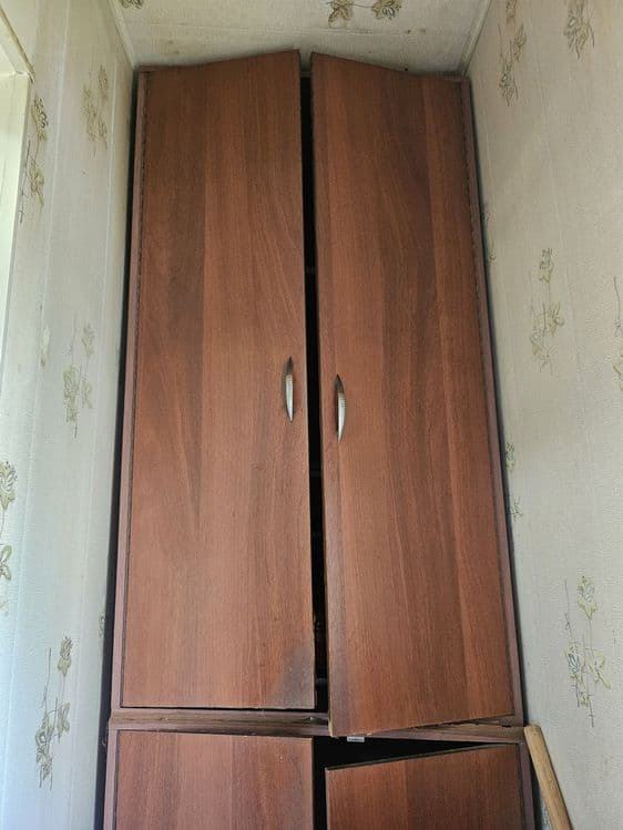 Срочно продаётся 2 шкафа для балкона плюс тумба — 2