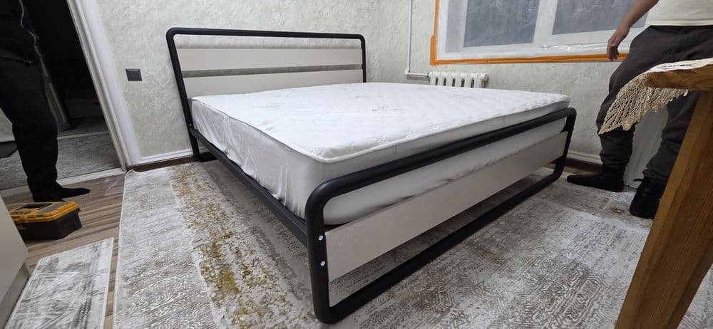 Металлическая современный кровать. Zamonaviy evro stil kravat. — 2