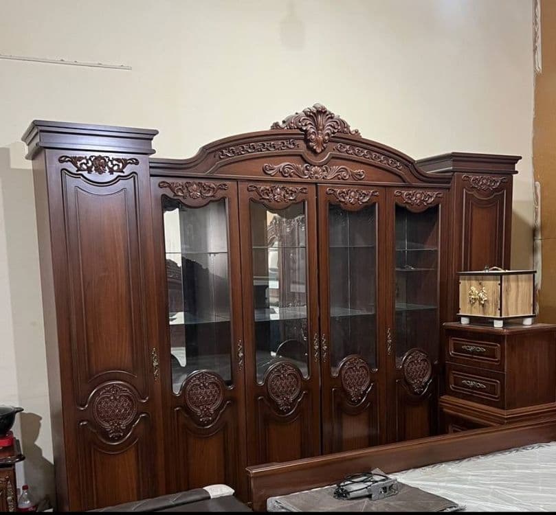 Mebel. Divan,stenka,shkaf,ayollarimiz uchun maxsus oynali shkaf
