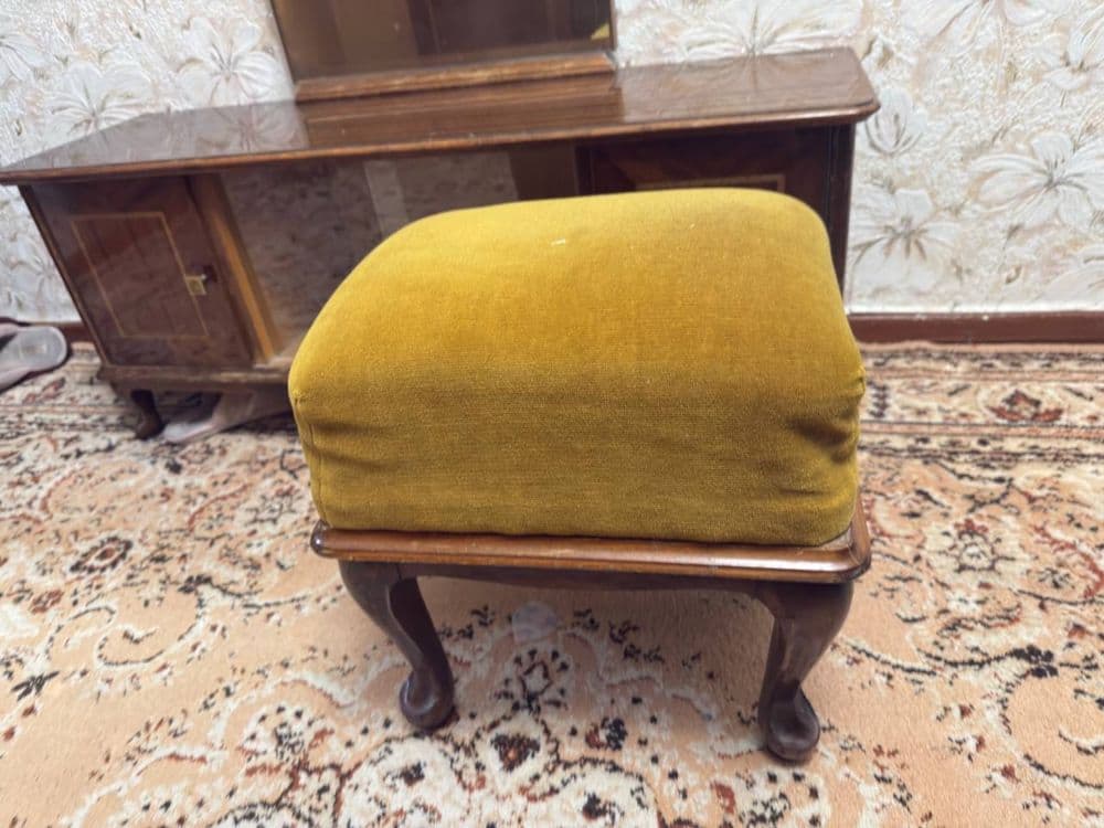 Трюмо и пуфик из ореха (Болгария) — 2