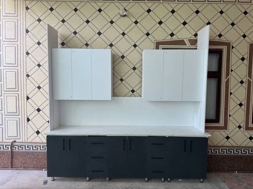 Oshxona mebel haitech srochno sotiladi eni 280 bóyi 3 metr — 1