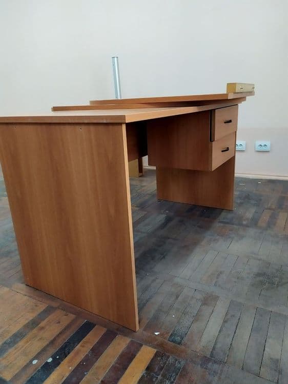 Продаются офисные столы — 2