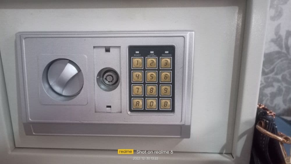 Продам сейф  мини новый и компактный — 1