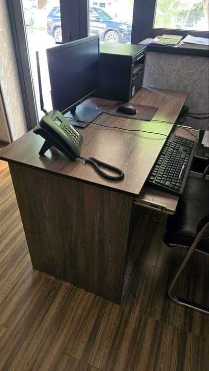 Ofis mebellari yangidek turibdi. — 5