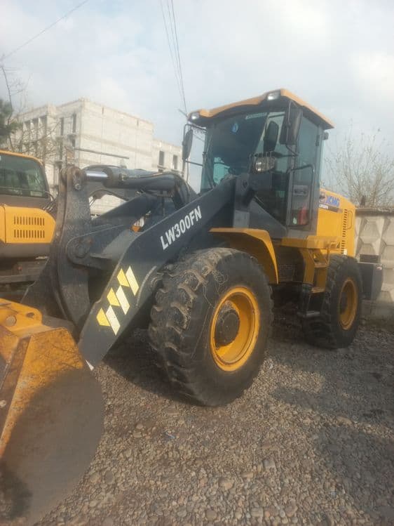 Pogruzchik 1.8 ekskavator xizmatlari. — 1
