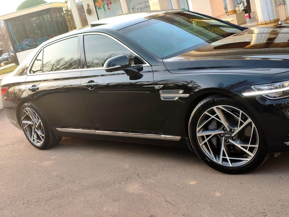 Genesis G90 long VIP xizmati. English speaking driver. VIP Transfer ca — 2