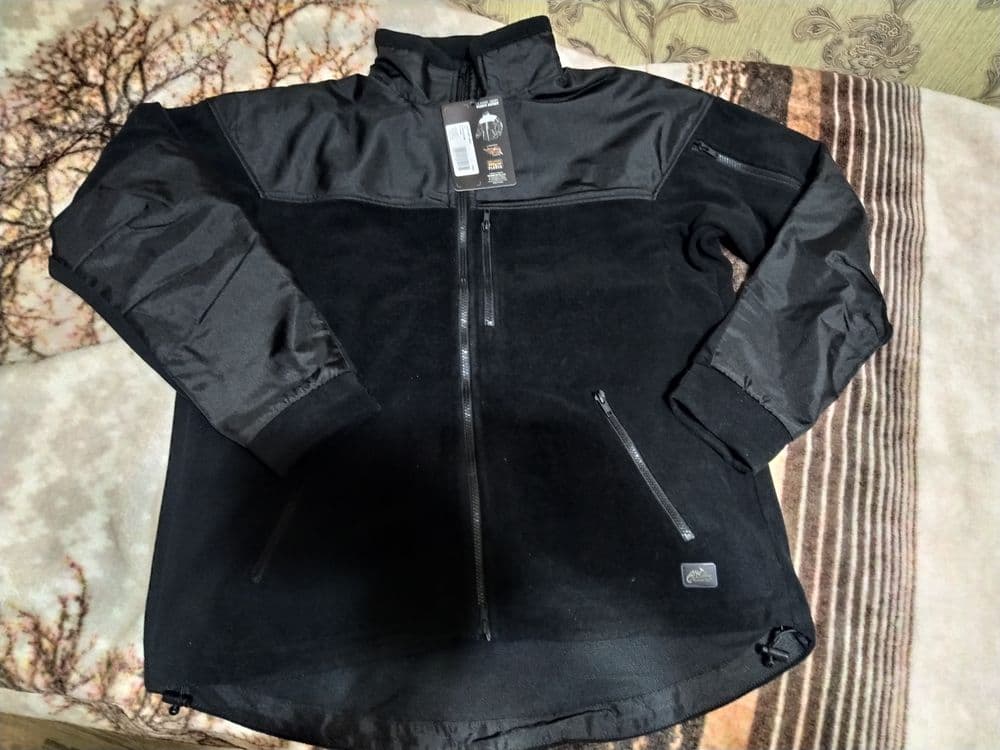 Продается ветровка на флисе XXL — 1