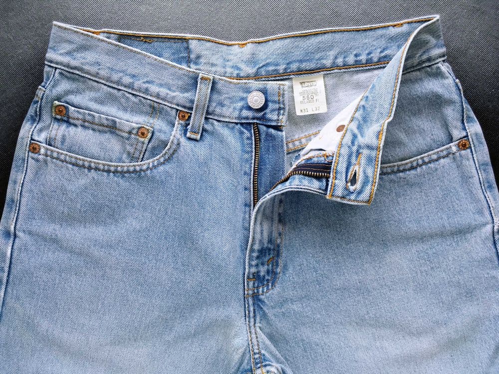 VINTAGE 2000 Colombia Made LEVI'S® 550™ Relaxed Fit Jeans — W31 L32 — 3
