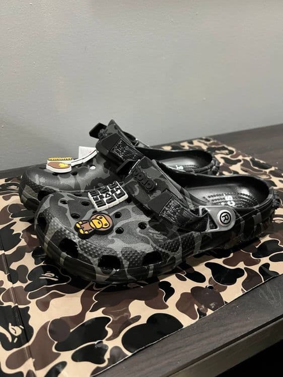 тапочки Crocs x Bape — 1