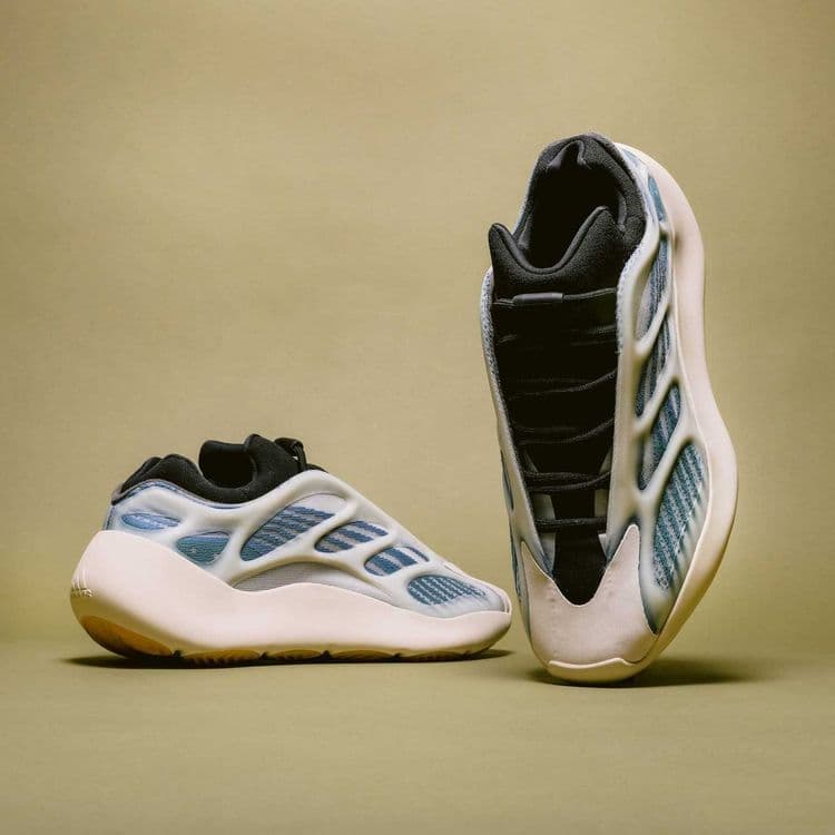 Топовые кроссовки Yeezy 700 v3 — 2