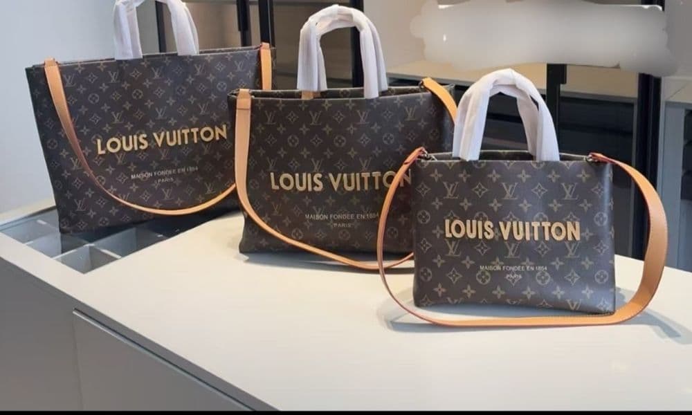 Сумка LV очень удобная