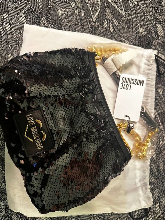 Трендовая сумка Love Moschino 
Состояние новое 
!Оригинал !
Цена оконч
