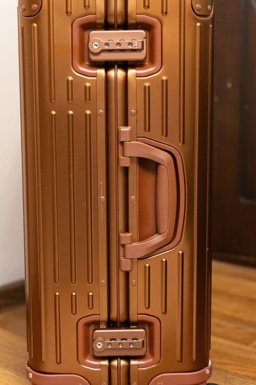 RIMOWA Bronze Collection — лимитированный чемодан (Check-In M) — 5