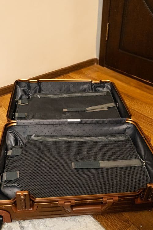 RIMOWA Bronze Collection — лимитированный чемодан (Check-In M) — 7