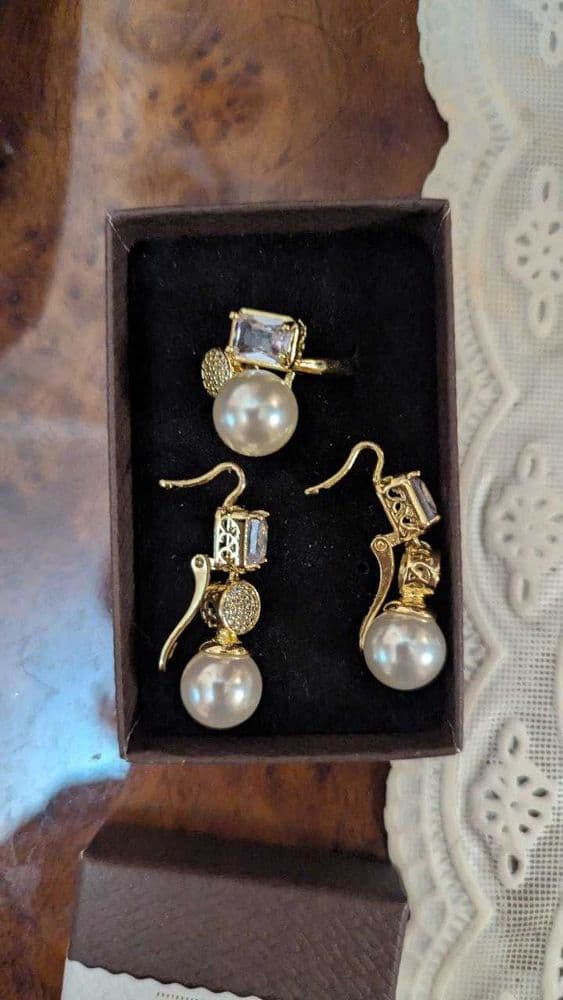 продам 2 привозных бижутерных набора, — 1
