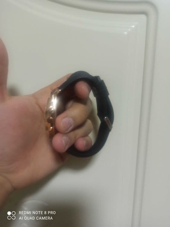 Hublot soat zolotistiy — 2