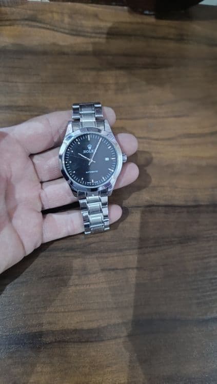Rolex soat sotiladi. — 1