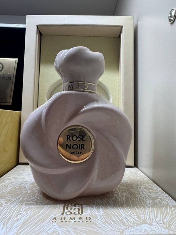 Rose Noir parfume — 1