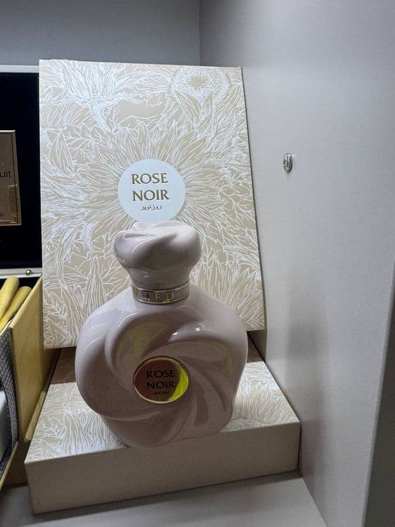 Rose Noir parfume — 3