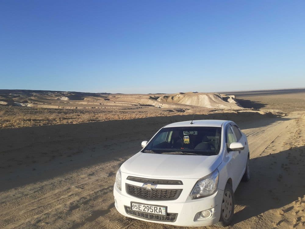 Reliable taxi service. Fast and safe Available 24/7 for tourists. — 7