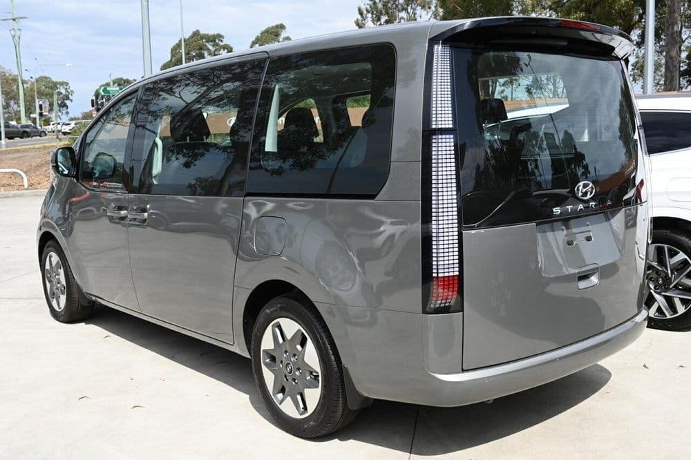 Транспортные услуги Гид с минивэном staria 2023 Mercedes sprinter — 3
