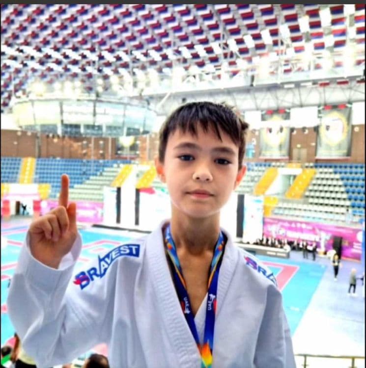 Кимоно для каратэ WKF и Shotokan с нашивками на плечах — 5
