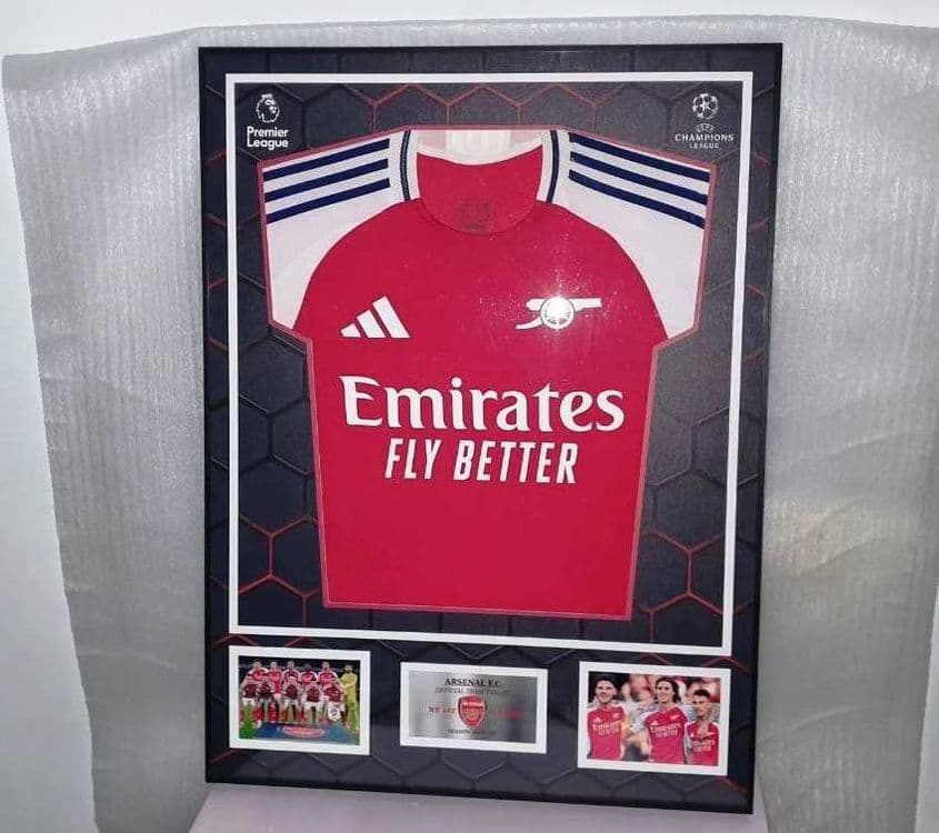2024/25 Форма Арсенала в рамке (ARSENAL KIT in frame). — 1