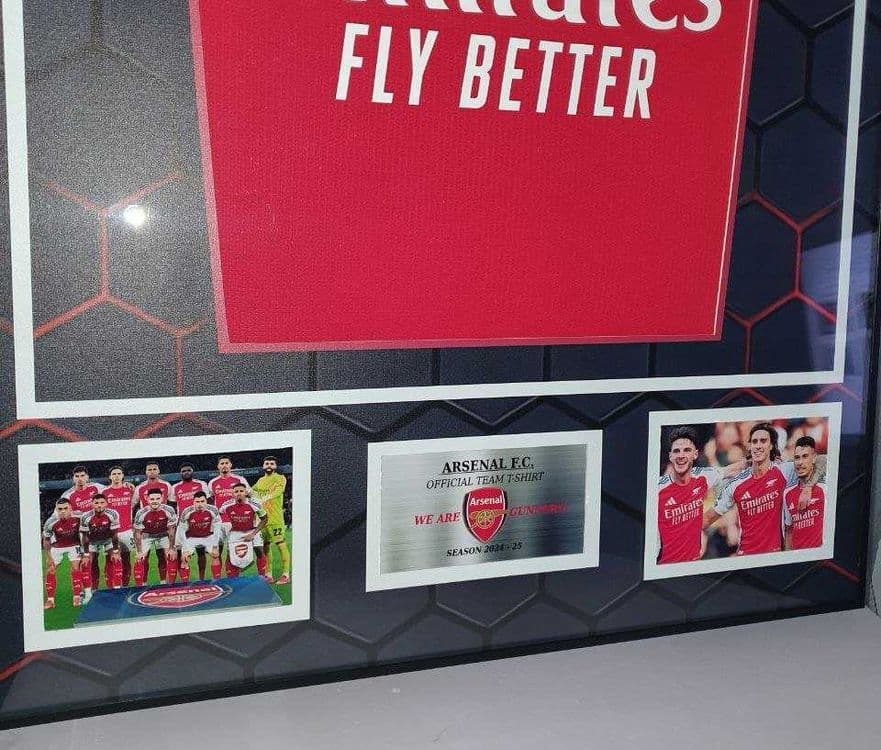 2024/25 Форма Арсенала в рамке (ARSENAL KIT in frame). — 2