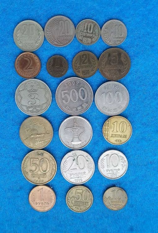 монеты разных стран 60 штук — 1