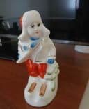 Фарфоровая статуэтка Мальчик лыжник
