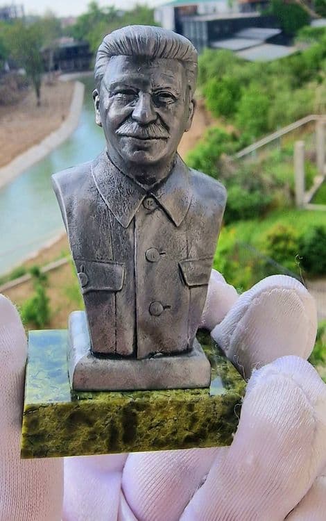 Статуэтка Сталин. — 1