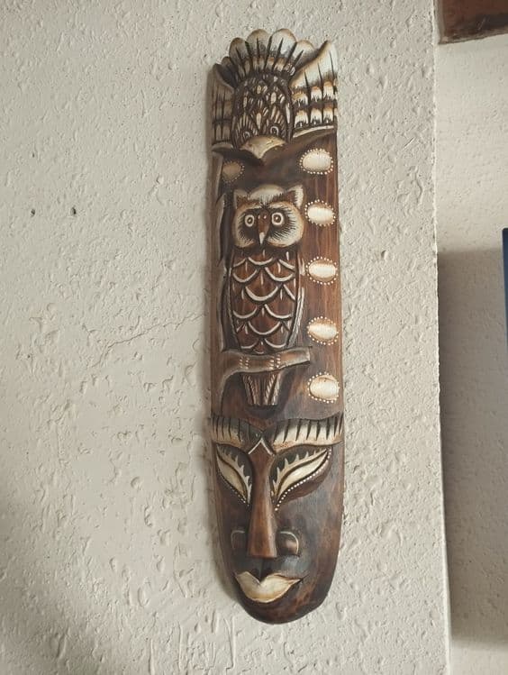 Antikivar yogochdan yasalgan — 2