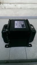 Конвертер (адаптер)напряжения 220v-110v 1000w Made in IZRAEL.