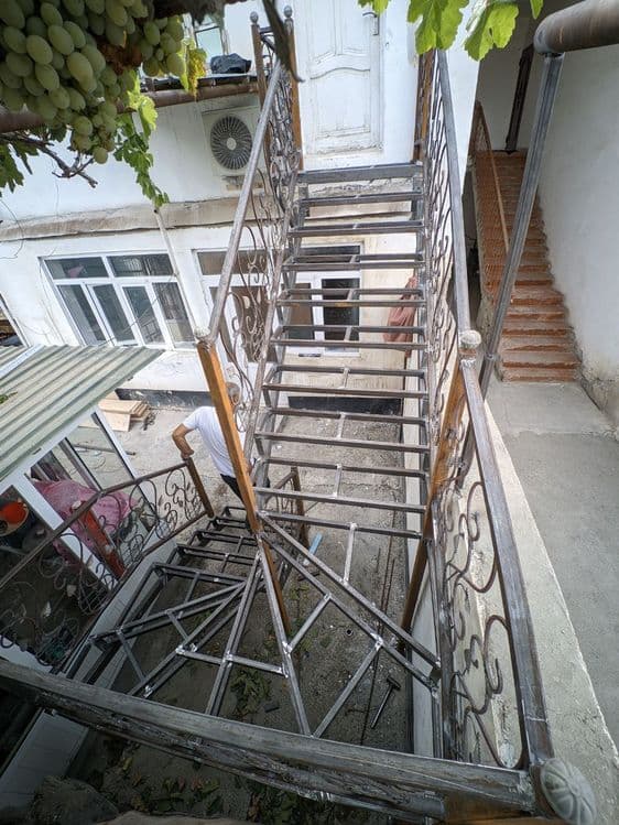Elektro svarka  zina lesnitsa perila naves . Лестница аграждения — 2