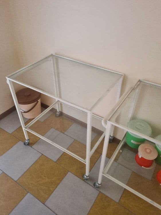 Столик передвижной процедурный стеклянный — 2