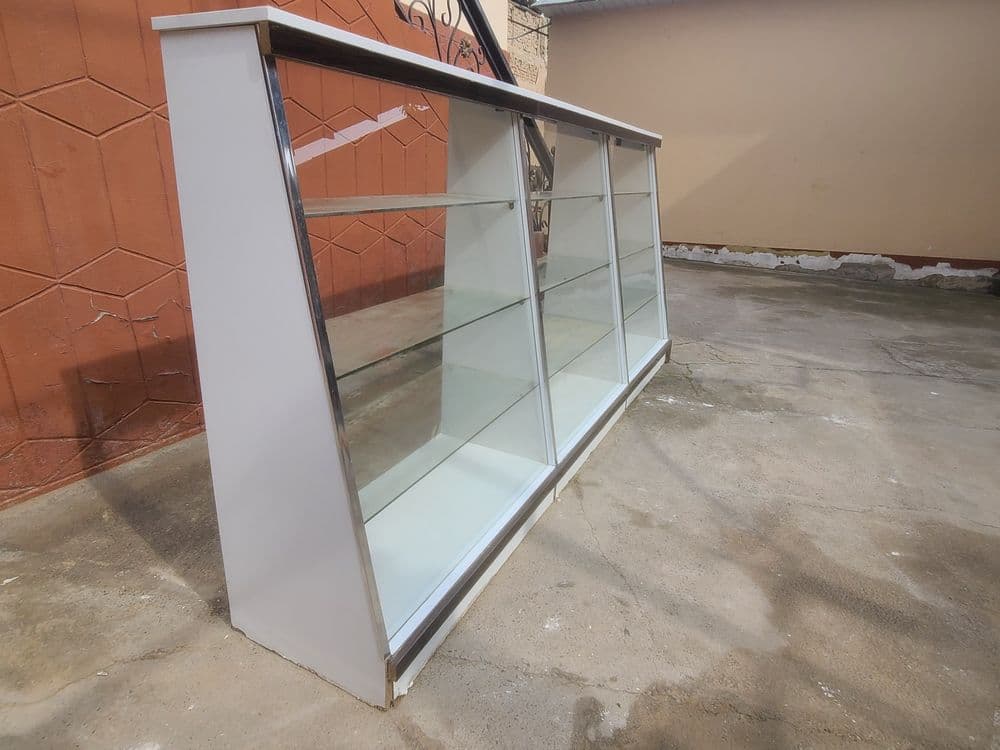 Vitrina mebel savdo uchun — 2
