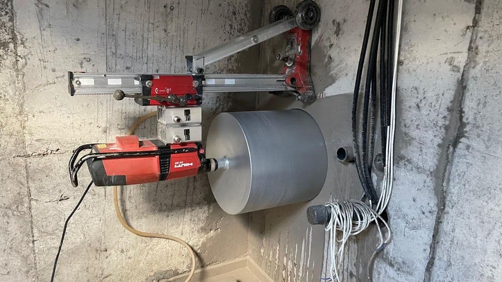 Beton,g'isht devor teshish.Алмазни сверление. — 2