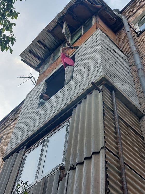 Кладка Кирпича на балкон, Решётка, Казирок — 7