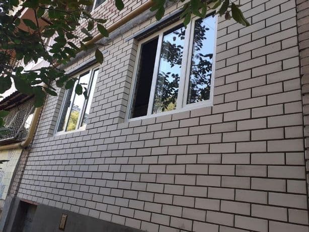 Кладка кирпича , балкон в Ташкенте . Balkonga gʻisht teramiz. — 6