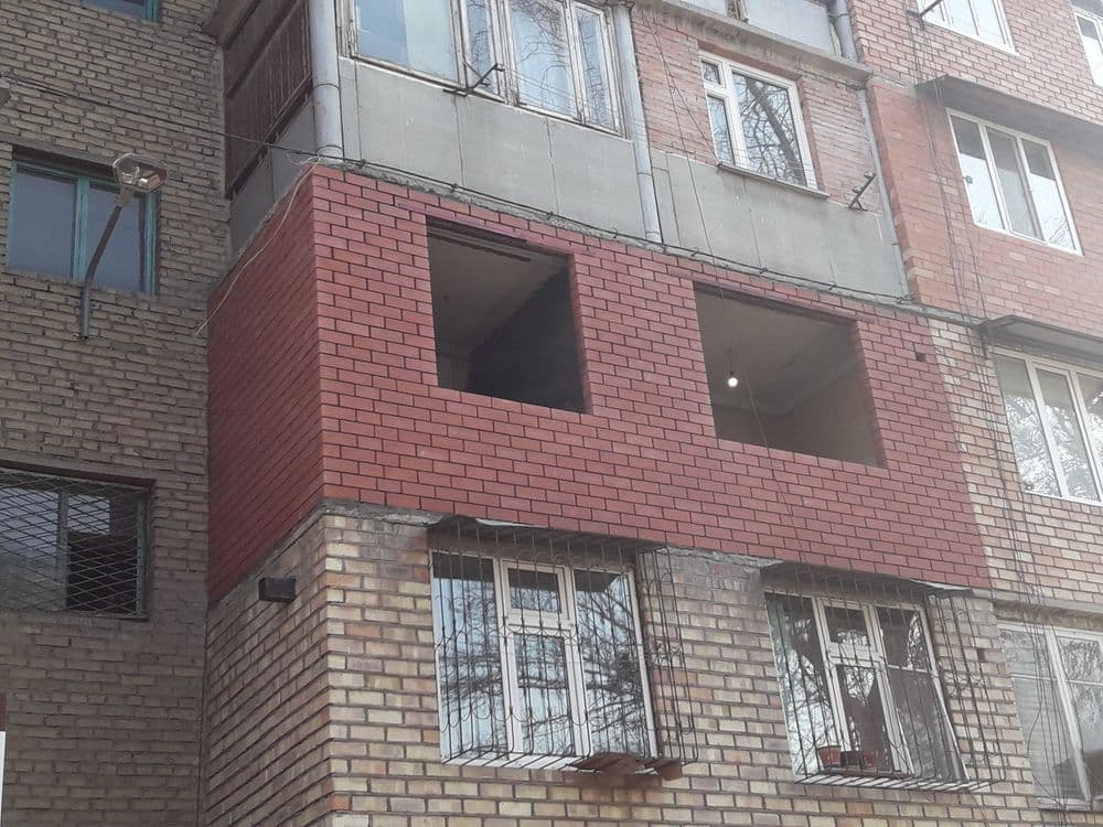 Аккуратно Кладка Балконa.  Balkonga gʻisht teriamiz. — 2