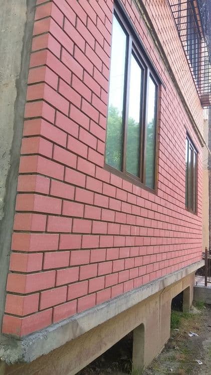 Кладка кирпича балконов , Решётка, козырёк — 1
