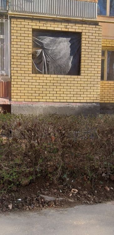 Кладка кирпича балконов , Решётка, козырёк — 6