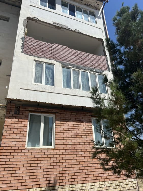 Balkonga gisht teramiza — 2