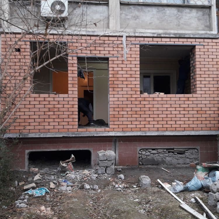 Аккуратно кладка балкона. Доставка с матиреалим. — 2