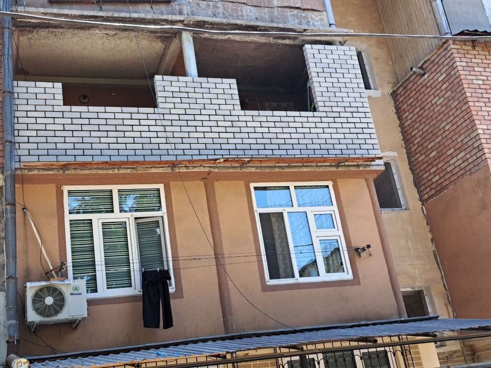 Кладка кирпича на балконе — 6