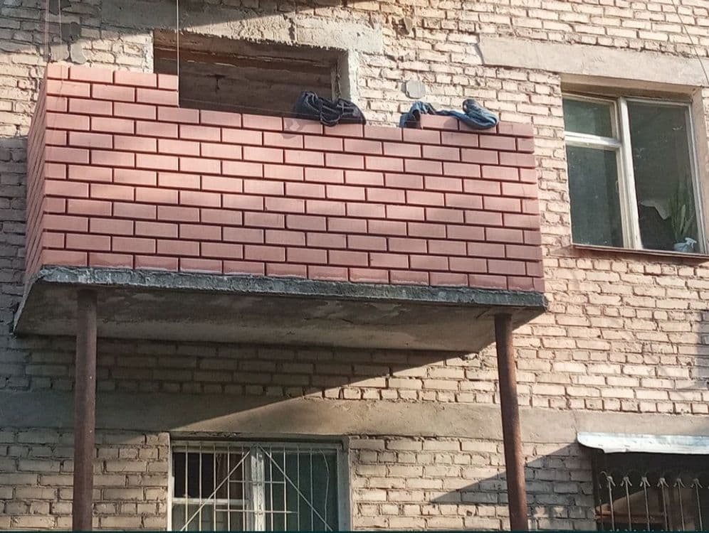 Кладка кирпича ремонт балконы установка решотки казирок — 2