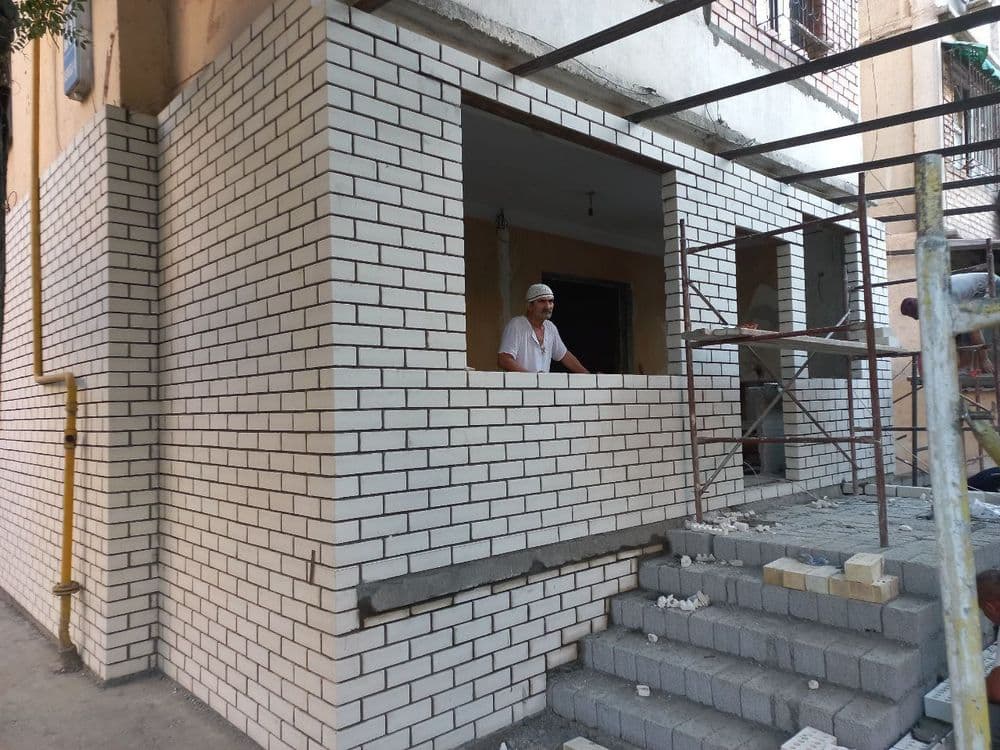 Balkonga g'isht teramiz.Kladka balkon. Керпичная кладка — 2